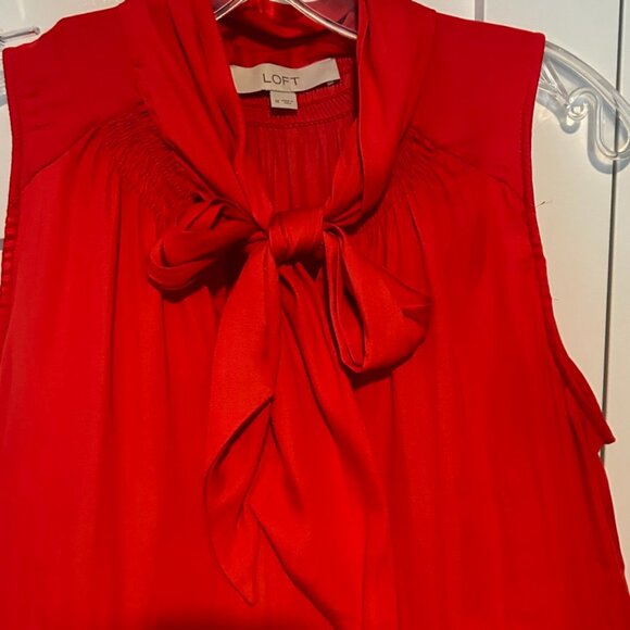 LOFT Women's Red Silky Sleeveless Bow‎ Front Blouse in Size M - Picture 2 of 8